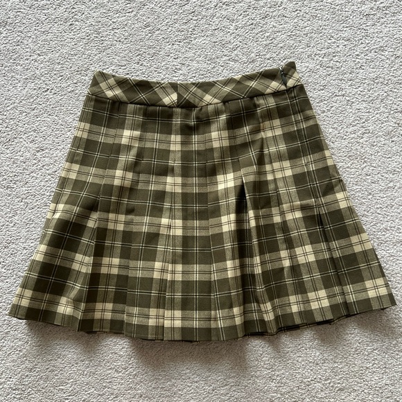 Aritzia Sunday Best Pleated Skirt - Picture 3 of 3